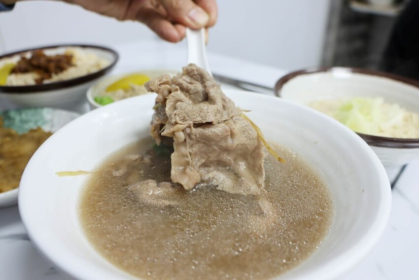 在板橋就可以喝得到現沖牛肉湯，不用再跑遠~