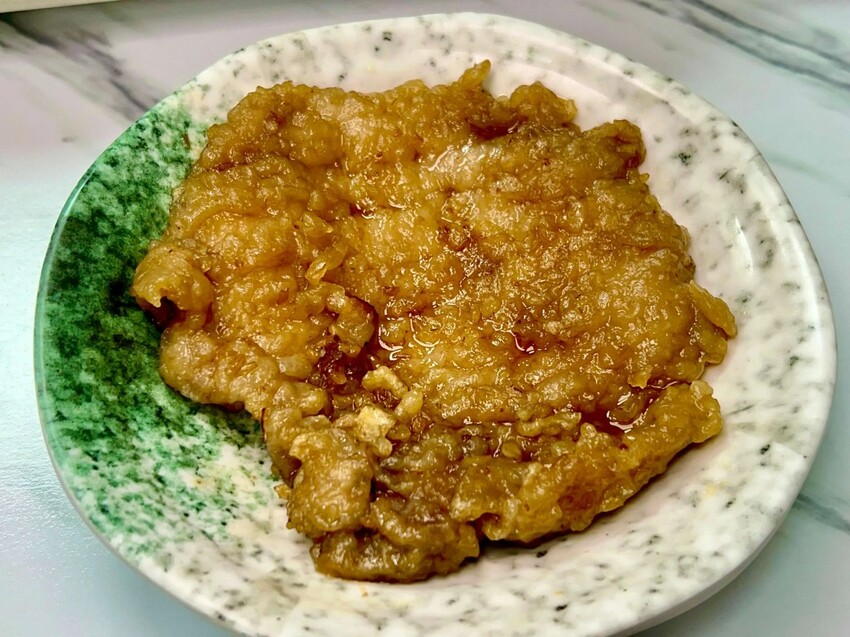 村村食堂｜現沖牛肉湯太銷魂！鹹香雞魯飯一吃就愛上！市場隱藏的台味寶藏！板橋人的日常暖心食堂！板橋小吃推薦、板橋滷肉飯推薦、埔墘美食推薦 - 佛系旅遊筆記