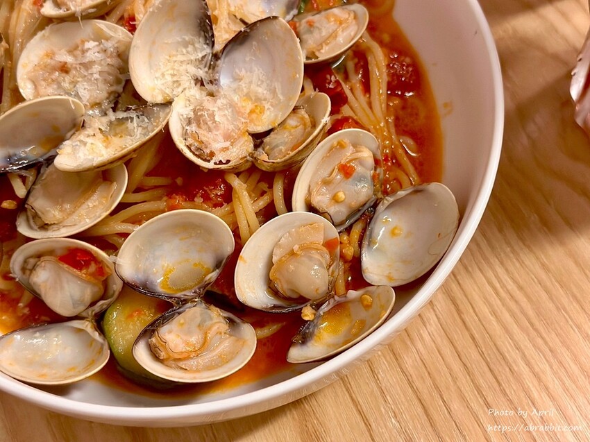 台中市場美食推薦！隱藏版「六豊」平價義大利麵，讓你一吃就愛上。