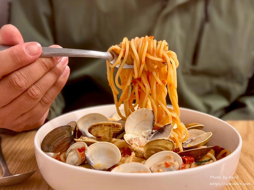 台中市場美食推薦！隱藏版「六豊」平價義大利麵，讓你一吃就愛上。