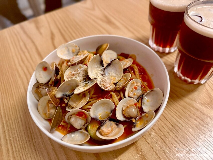 台中市場美食推薦！隱藏版「六豊」平價義大利麵，讓你一吃就愛上。