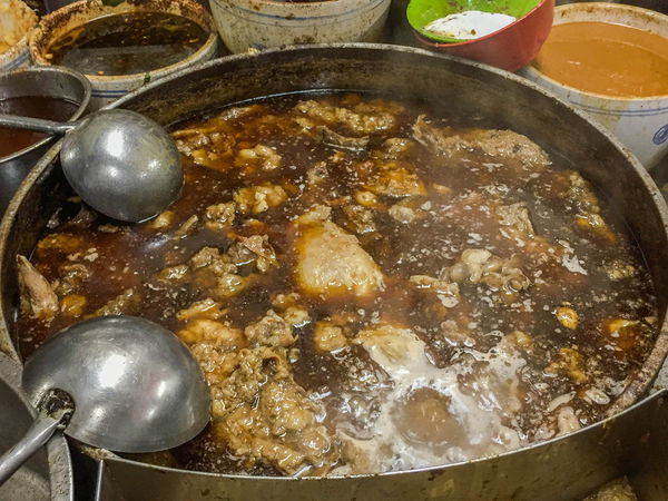 老牌牛肉拉麵大王 - 幻想中的麵好湯濃肉大塊沒有出現