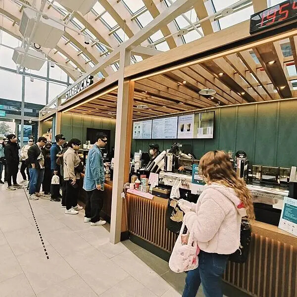 台中清水服務區星巴克~清水站3樓門巿 台中清水服務區星巴克~清水站3樓門巿