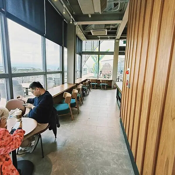 台中清水服務區星巴克~清水站3樓門巿 台中清水服務區星巴克~清水站3樓門巿