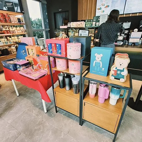 台中清水服務區星巴克~清水站3樓門巿 台中清水服務區星巴克~清水站3樓門巿