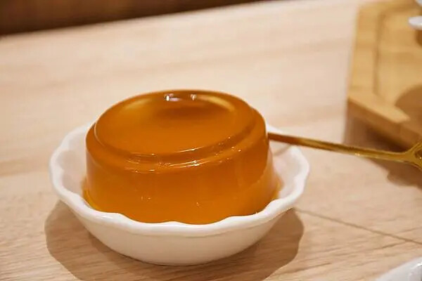 手搖控必收！高雄左營【儒記Rooji富國店】，用親民價格品嚐傳承百年的台灣好茶。