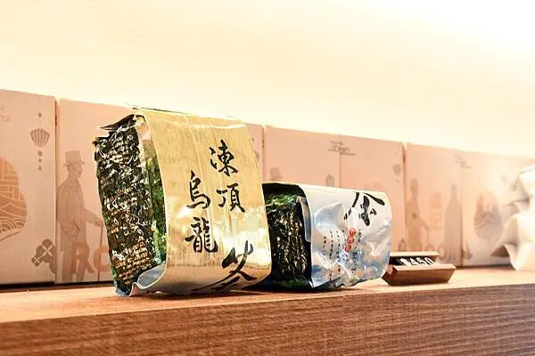 手搖控必收！高雄左營【儒記Rooji富國店】，用親民價格品嚐傳承百年的台灣好茶。
