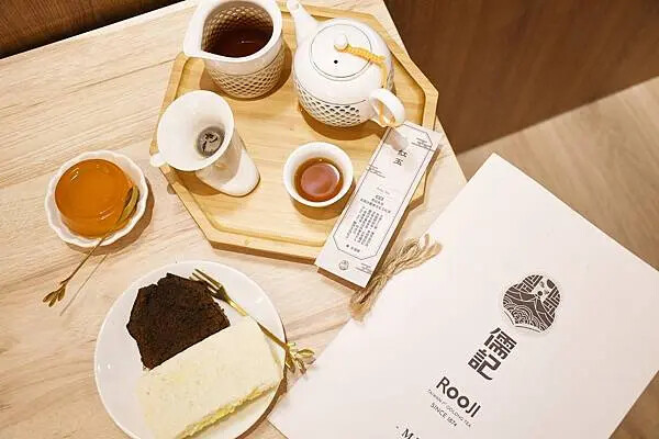 手搖控必收！高雄左營【儒記Rooji富國店】，用親民價格品嚐傳承百年的台灣好茶。