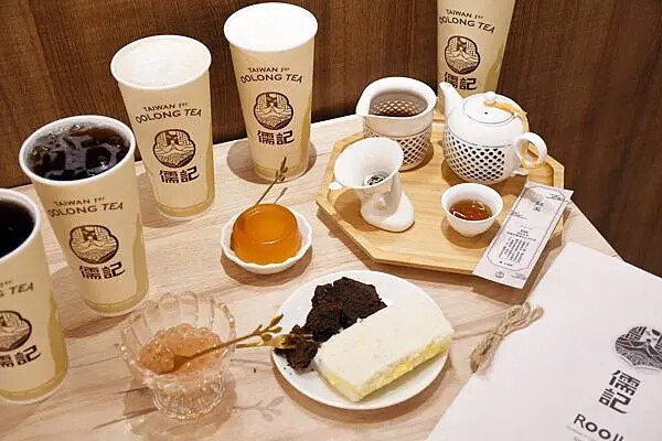 手搖控必收！高雄左營【儒記Rooji富國店】，用親民價格品嚐傳承百年的台灣好茶。