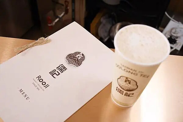 手搖控必收！高雄左營【儒記Rooji富國店】，用親民價格品嚐傳承百年的台灣好茶。