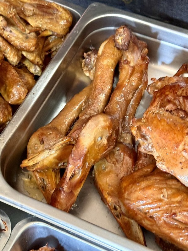 新北樹林【山佳煙燻雞腳】百年車站前必吃！七十年老店獨門煙燻滷味。