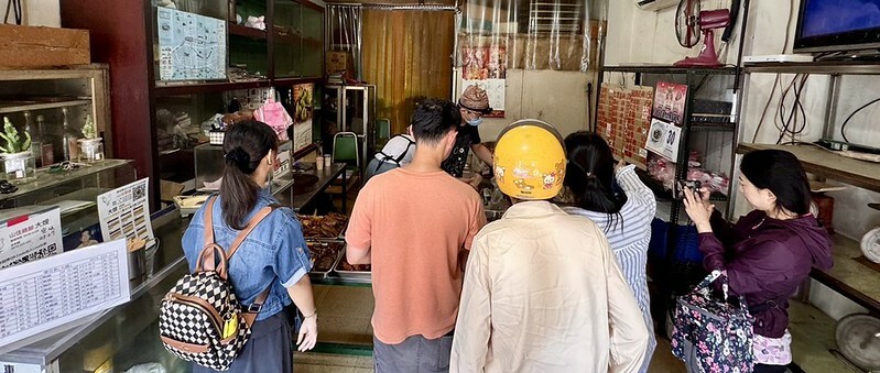 新北樹林【山佳煙燻雞腳】百年車站前必吃！七十年老店獨門煙燻滷味。