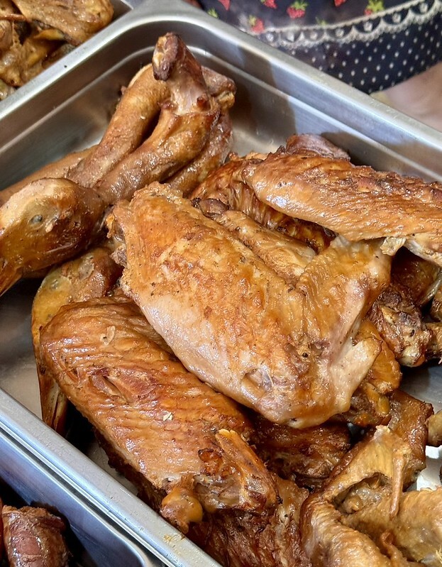 新北樹林【山佳煙燻雞腳】百年車站前必吃！七十年老店獨門煙燻滷味。