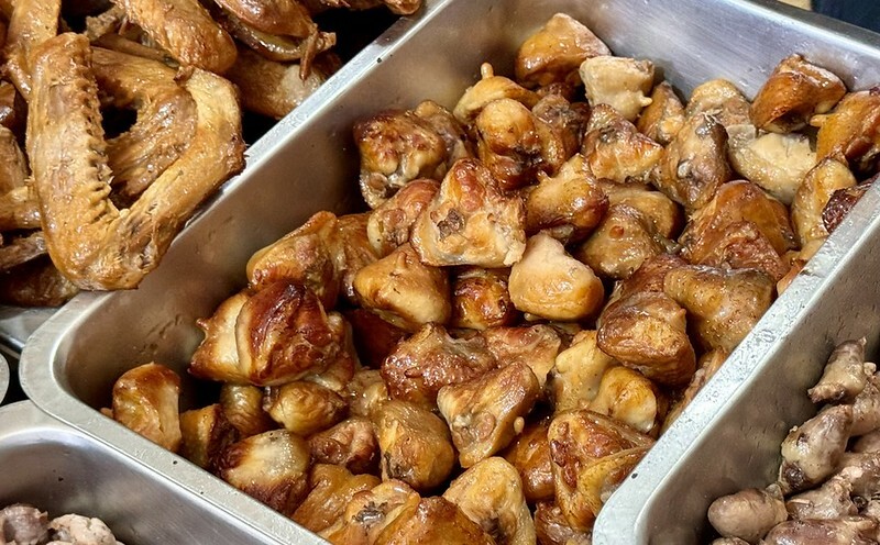 新北樹林【山佳煙燻雞腳】百年車站前必吃！七十年老店獨門煙燻滷味。