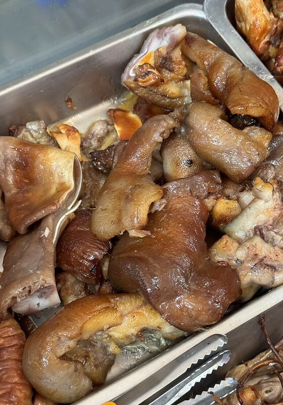 新北樹林【山佳煙燻雞腳】百年車站前必吃！七十年老店獨門煙燻滷味。