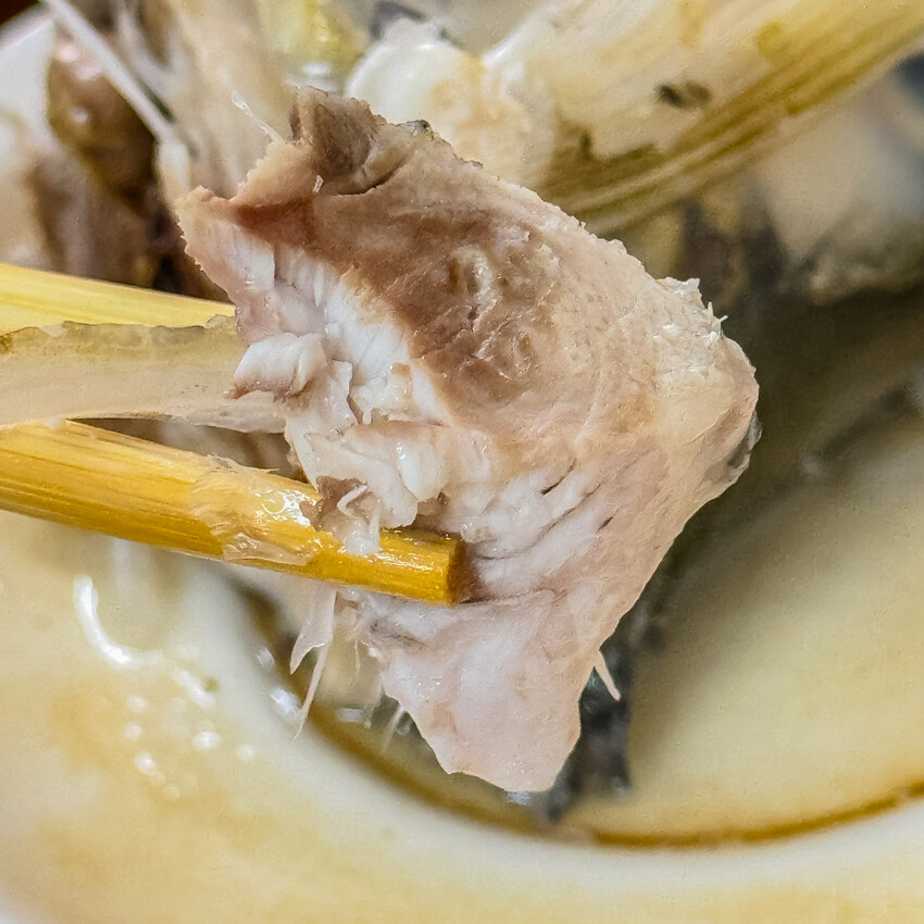 高雄鹽埕米粉伯在地60年老店！只賣三天超人氣米粉湯，老饕都說讚。