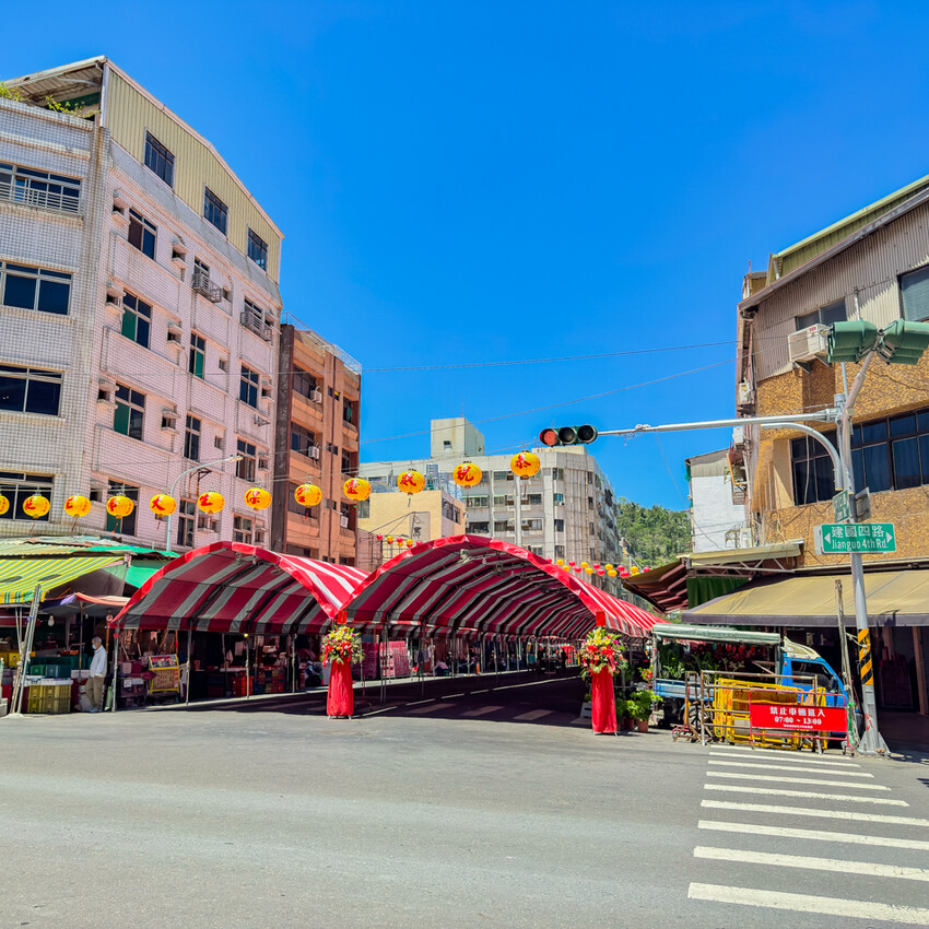 高雄鹽埕米粉伯在地60年老店！只賣三天超人氣米粉湯，老饕都說讚。