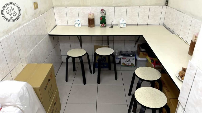 天母最強雞腿飯!圓環魯肉飯 雞腿飯皮薄肉嫩多汁,排隊30分鐘也要吃。