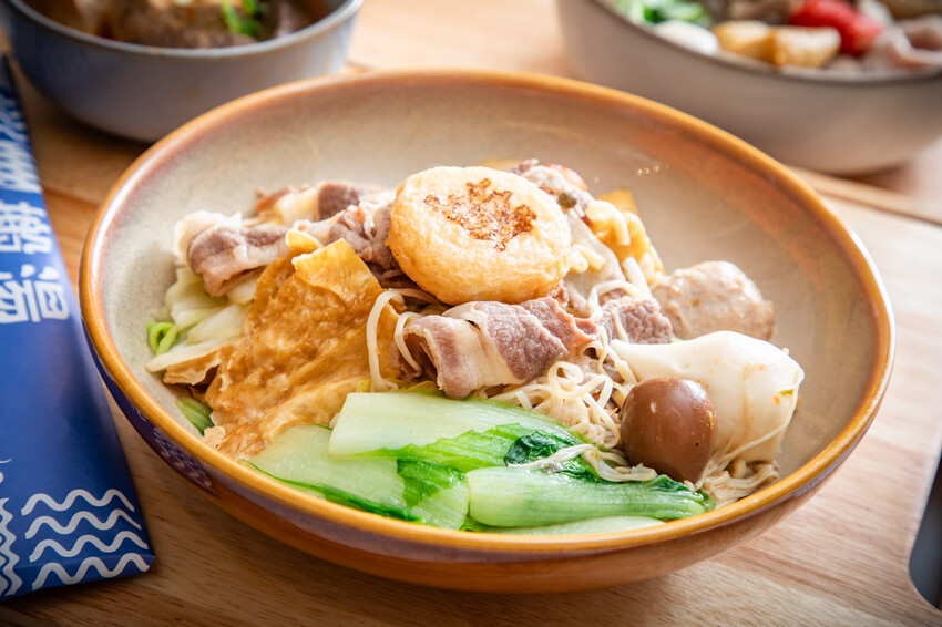 靠一碗湯征服上班族！配料澎湃、湯頭厲害爆紅湯煮料理，價位還很親民