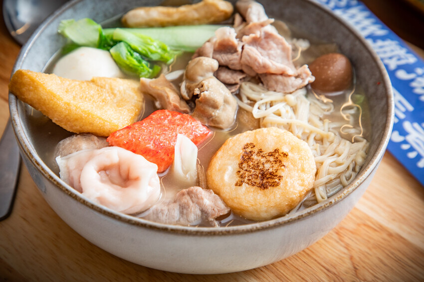 靠一碗湯征服上班族！配料澎湃、湯頭厲害爆紅湯煮料理，價位還很親民