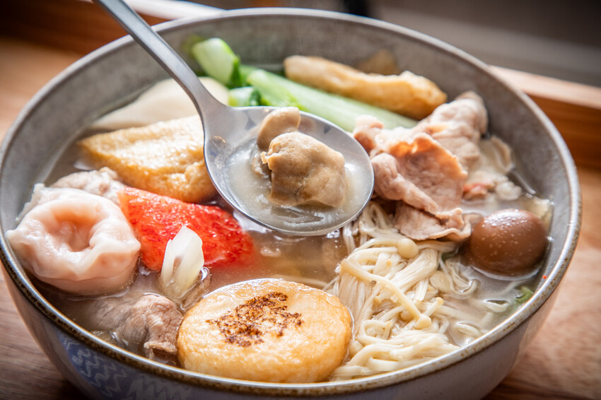 靠一碗湯征服上班族！配料澎湃、湯頭厲害爆紅湯煮料理，價位還很親民