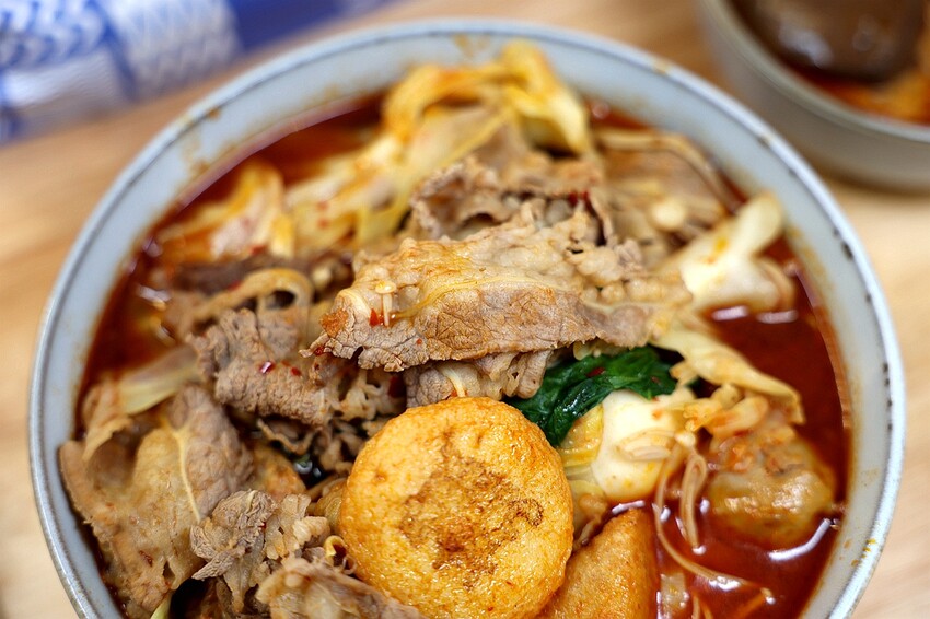搬湯弄煮(湯煮專賣)台北八德店|一喝上癮的文青系湯煮 自助點餐+客製化湯頭搭配 直接讓人回不去。菜單價位(台北松山平價湯煮料理推薦)