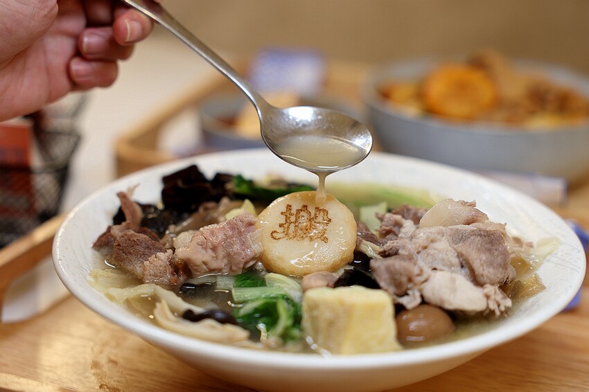 搬湯弄煮(湯煮專賣)台北八德店|一喝上癮的文青系湯煮 自助點餐+客製化湯頭搭配 直接讓人回不去。菜單價位(台北松山平價湯煮料理推薦)