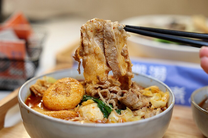 搬湯弄煮(湯煮專賣)台北八德店|一喝上癮的文青系湯煮 自助點餐+客製化湯頭搭配 直接讓人回不去。菜單價位(台北松山平價湯煮料理推薦)