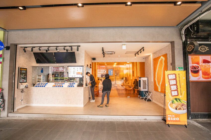 搬湯弄煮-台北八德店｜靠一碗湯征服上班族！配料澎湃、湯頭厲害爆紅湯煮料理，價位還很親民