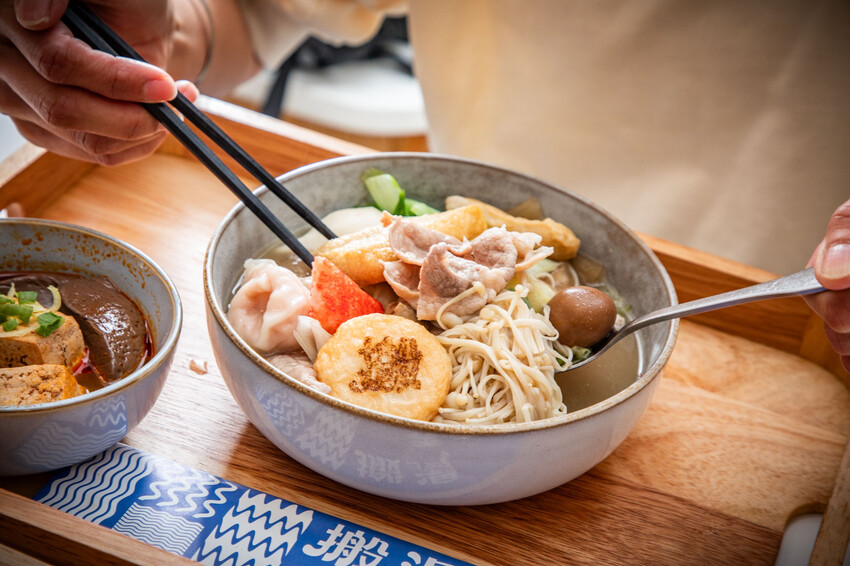 搬湯弄煮-台北八德店｜靠一碗湯征服上班族！配料澎湃、湯頭厲害爆紅湯煮料理，價位還很親民