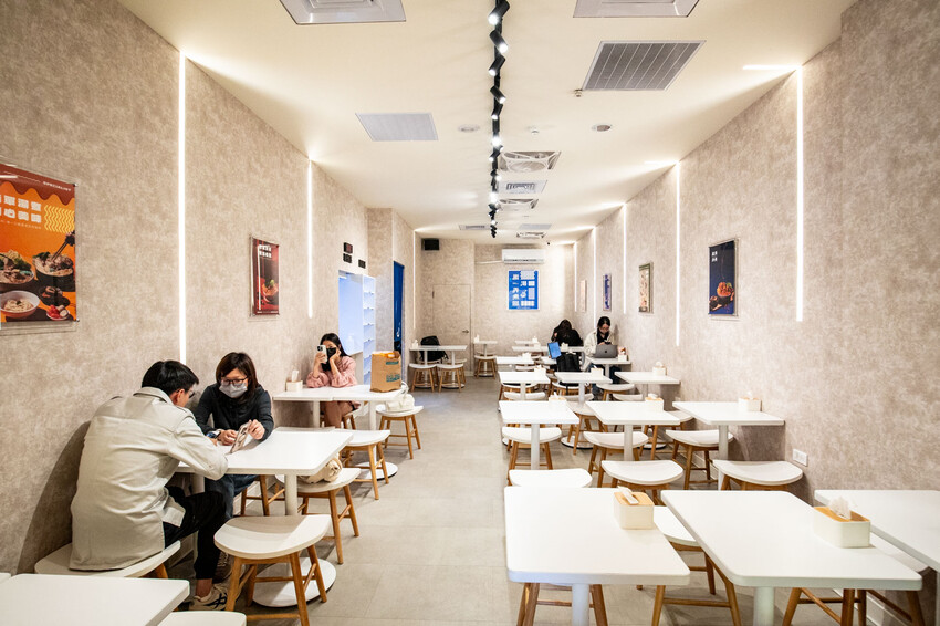 搬湯弄煮-台北八德店｜靠一碗湯征服上班族！配料澎湃、湯頭厲害爆紅湯煮料理，價位還很親民