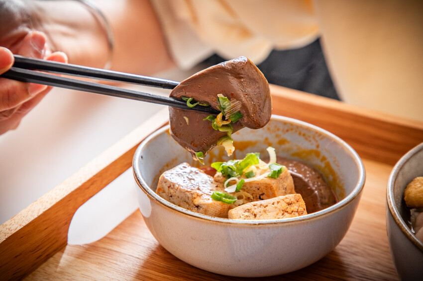 搬湯弄煮-台北八德店｜靠一碗湯征服上班族！配料澎湃、湯頭厲害爆紅湯煮料理，價位還很親民