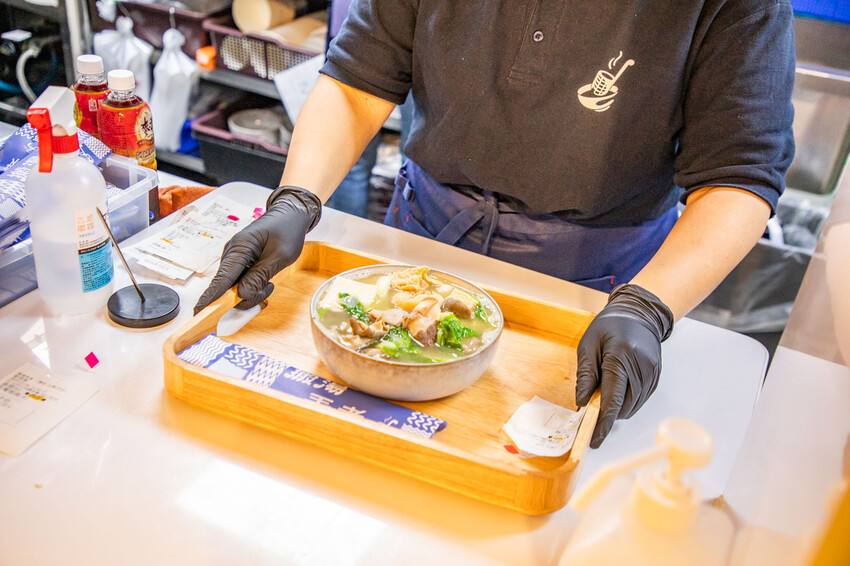 搬湯弄煮-台北八德店｜靠一碗湯征服上班族！配料澎湃、湯頭厲害爆紅湯煮料理，價位還很親民