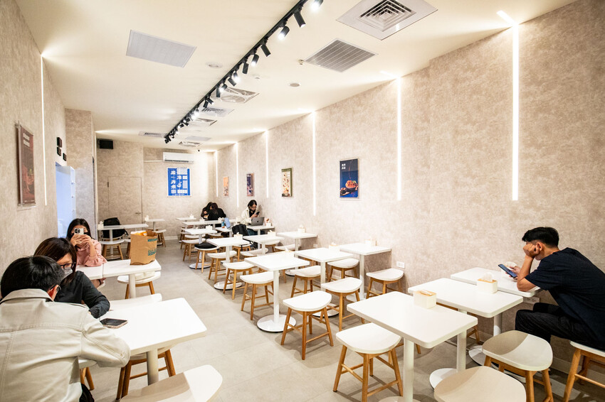 搬湯弄煮-台北八德店｜靠一碗湯征服上班族！配料澎湃、湯頭厲害爆紅湯煮料理，價位還很親民