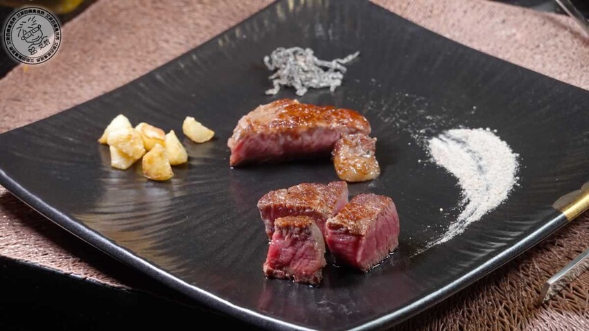 台北中山區鐵板燒!御-A Teppanyaki 鐵板燒活龍蝦超彈牙,免費卡拉OK唱到飽。