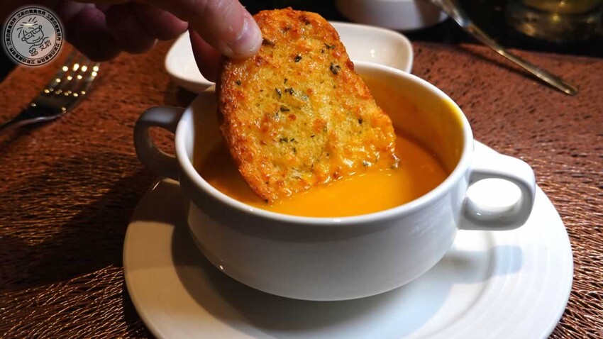 台北中山區鐵板燒!御-A Teppanyaki 鐵板燒活龍蝦超彈牙,免費卡拉OK唱到飽。