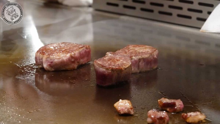 台北中山區鐵板燒!御-A Teppanyaki 鐵板燒活龍蝦超彈牙,免費卡拉OK唱到飽。