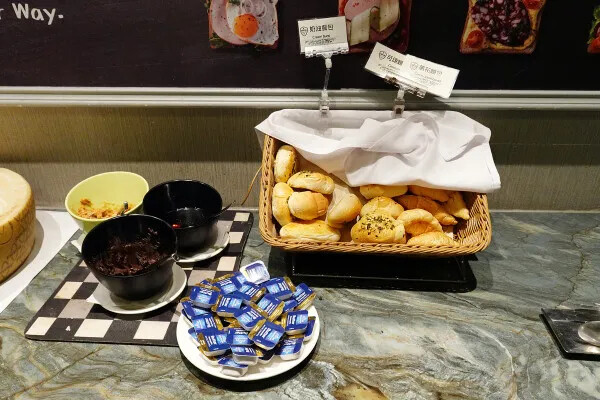 林口芝加哥音樂餐廳食記，有排餐、自助吧及現場演唱林口聚餐、林口約會、慶生首選，唐人街系列新菜色挑戰味蕾(林口芝加哥音樂餐廳菜單)