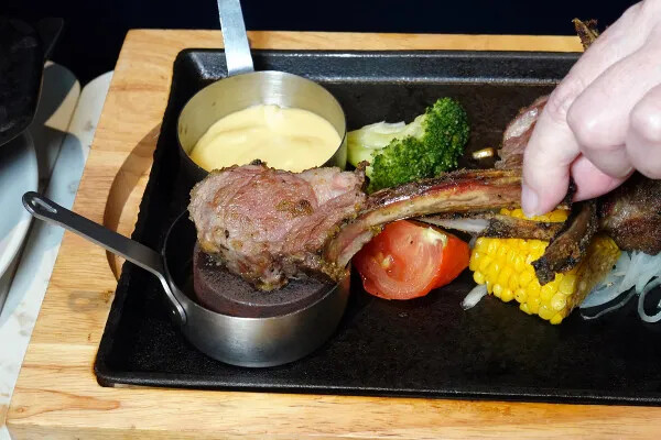 林口芝加哥音樂餐廳食記，有排餐、自助吧及現場演唱林口聚餐、林口約會、慶生首選，唐人街系列新菜色挑戰味蕾(林口芝加哥音樂餐廳菜單)