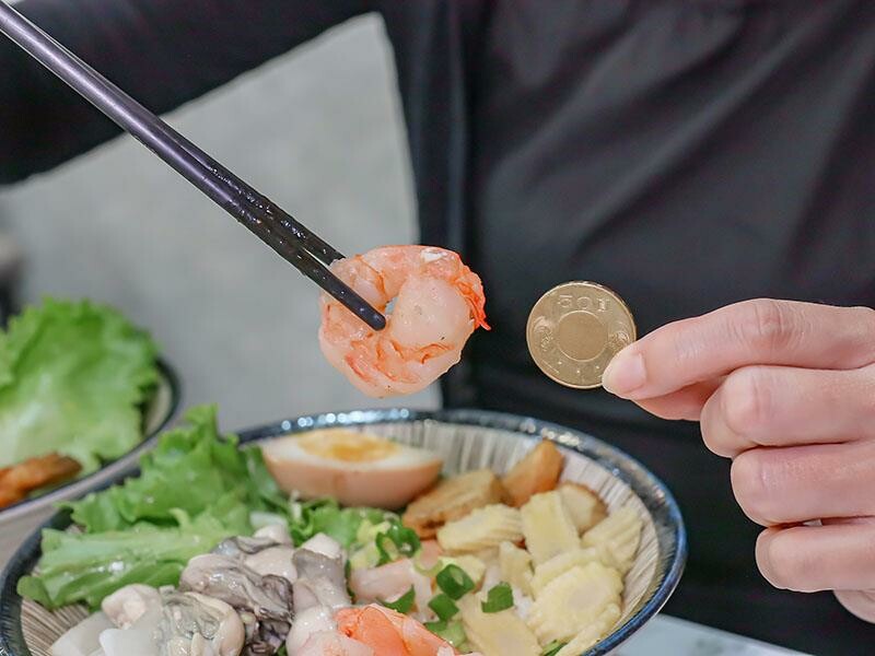 新竹竹北上班族午餐首選:「竹北屋野職人燒肉」炙燒牛五花丼飯、鹹酥雞丼飯超優惠!