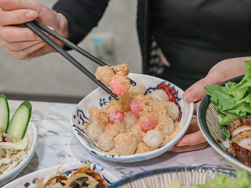 新竹竹北上班族午餐首選:「竹北屋野職人燒肉」炙燒牛五花丼飯、鹹酥雞丼飯超優惠!