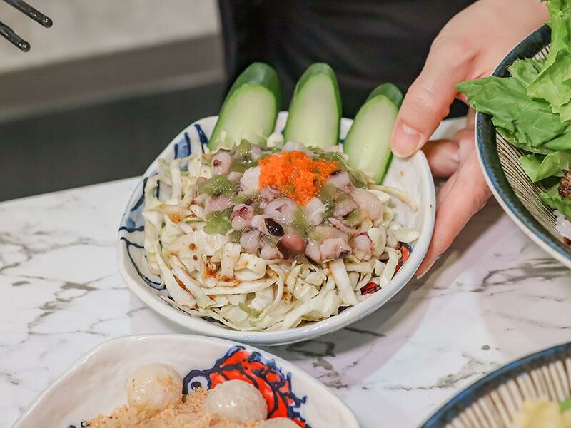 新竹竹北上班族午餐首選:「竹北屋野職人燒肉」炙燒牛五花丼飯、鹹酥雞丼飯超優惠!