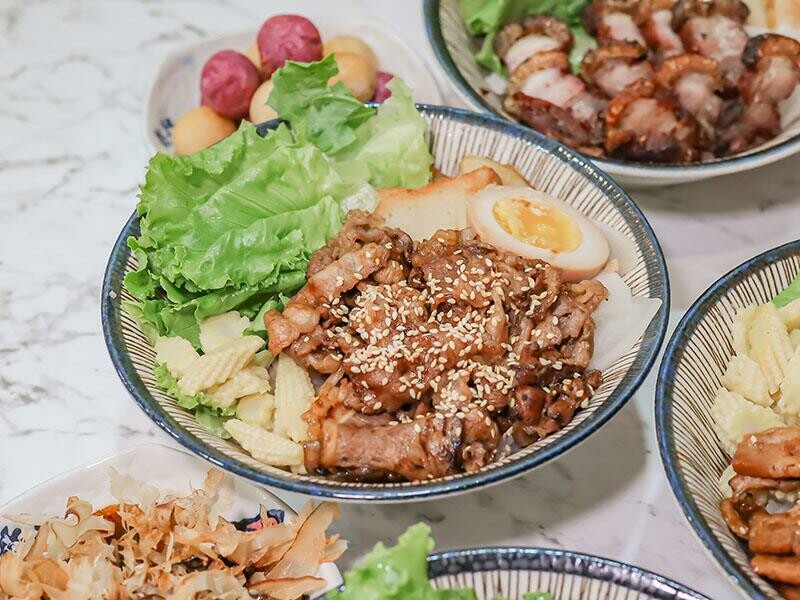 新竹竹北上班族午餐首選:「竹北屋野職人燒肉」炙燒牛五花丼飯、鹹酥雞丼飯超優惠!