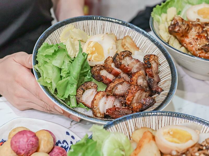 新竹竹北上班族午餐首選:「竹北屋野職人燒肉」炙燒牛五花丼飯、鹹酥雞丼飯超優惠!