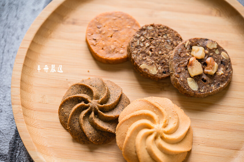 ｜台中伴手禮｜丰丹嚴選本舖，大推松子茶酥／桂圓南棗核桃糕，不只用料實在、無任何人工添加，禮盒也非常有質感！ - 婷兒旅行地圖