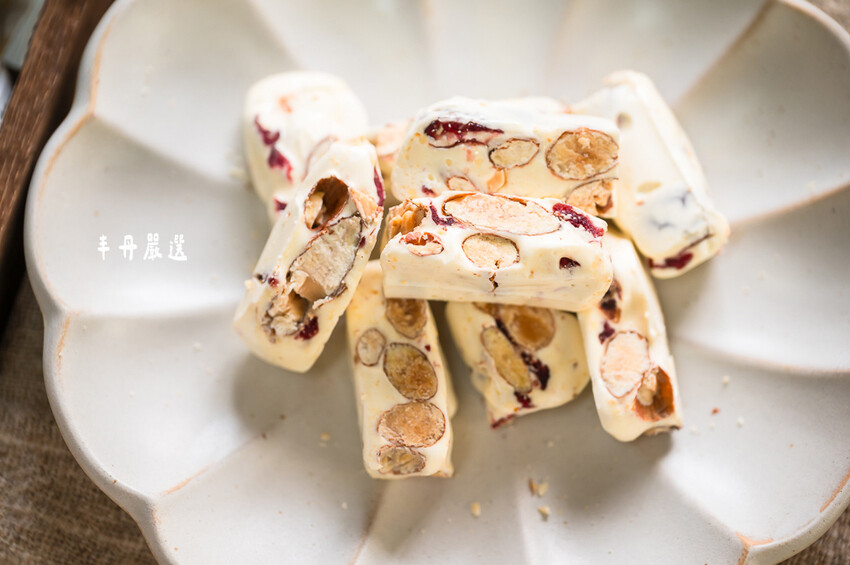｜台中伴手禮｜丰丹嚴選本舖，大推松子茶酥／桂圓南棗核桃糕，不只用料實在、無任何人工添加，禮盒也非常有質感！ - 婷兒旅行地圖