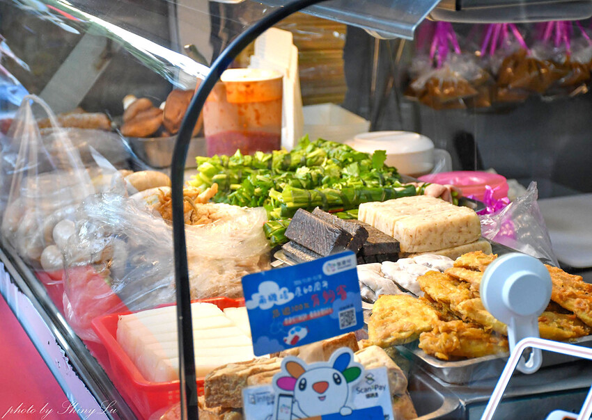 沒有排隊真的吃不到！本來以為蚵嗲最好吃，沒想到蘿蔔糕跟芹菜捲更好吃！