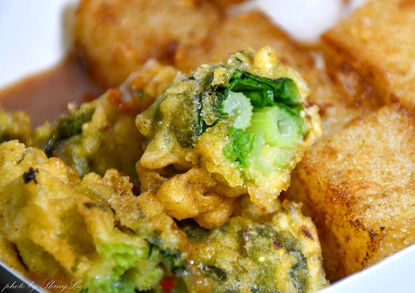 沒有排隊真的吃不到！本來以為蚵嗲最好吃，沒想到蘿蔔糕跟芹菜捲更好吃！