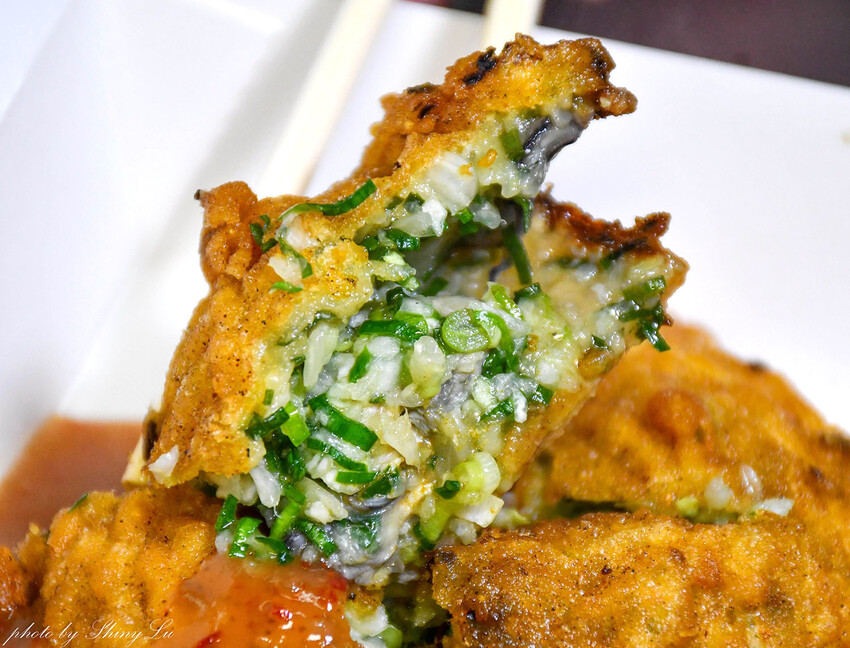 沒有排隊真的吃不到！本來以為蚵嗲最好吃，沒想到蘿蔔糕跟芹菜捲更好吃！