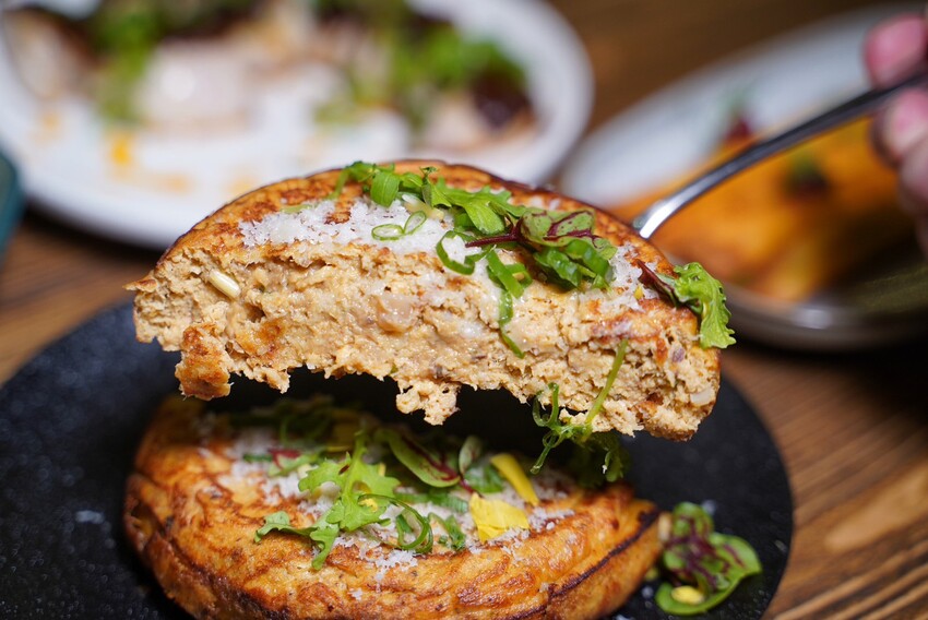 苗栗低調寶藏店「阿發西式小食室」,絕對是約會聚餐首選推薦!每道精緻擺盤的料理都只要$100~$200,真的相當平價,重點還很好吃又有特色! - 阿華田的美食日記